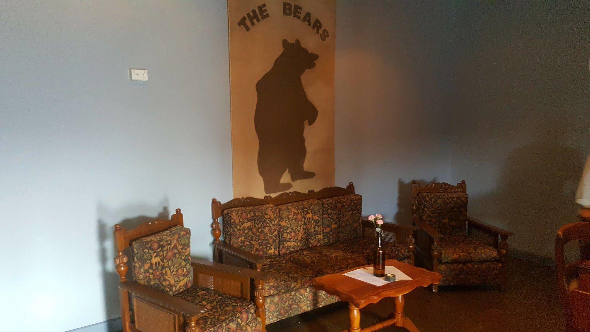 The Bears Went Over The Mountain Geeveston Buitenkant foto